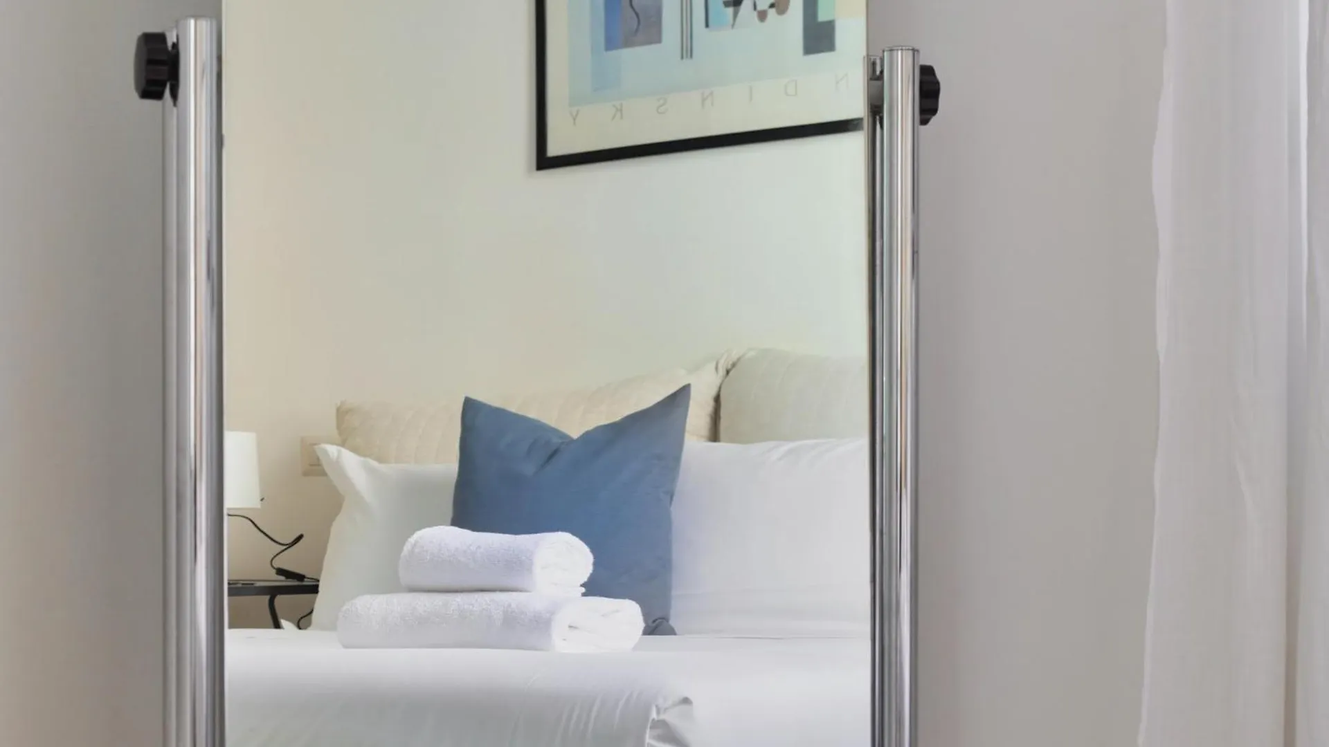 Just Urban Stays - Bright And Functional Apartment - Corso Genova 0*, Milan Italy