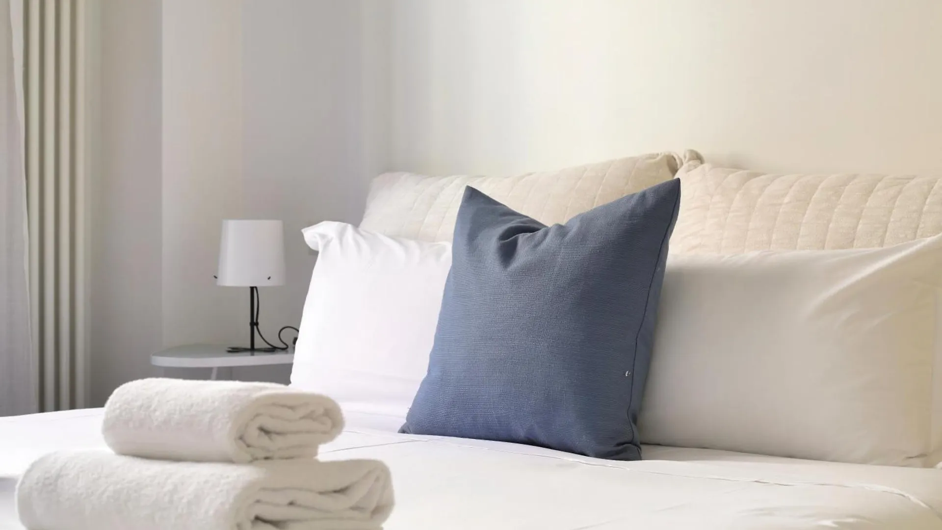 Just Urban Stays - Bright And Functional Apartment - Corso Genova 0*, Milan