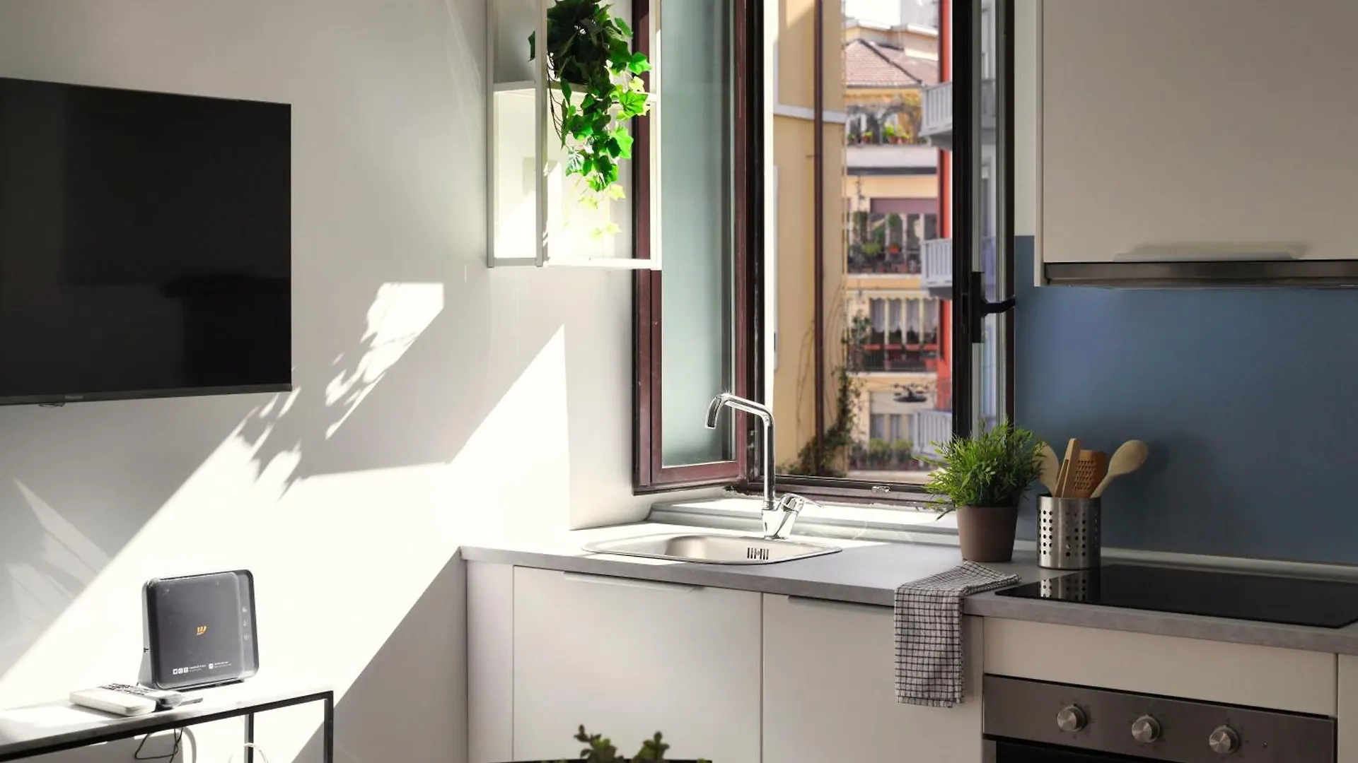 Just Urban Stays - Bright And Functional Apartment - Corso Genova 0*, Milan