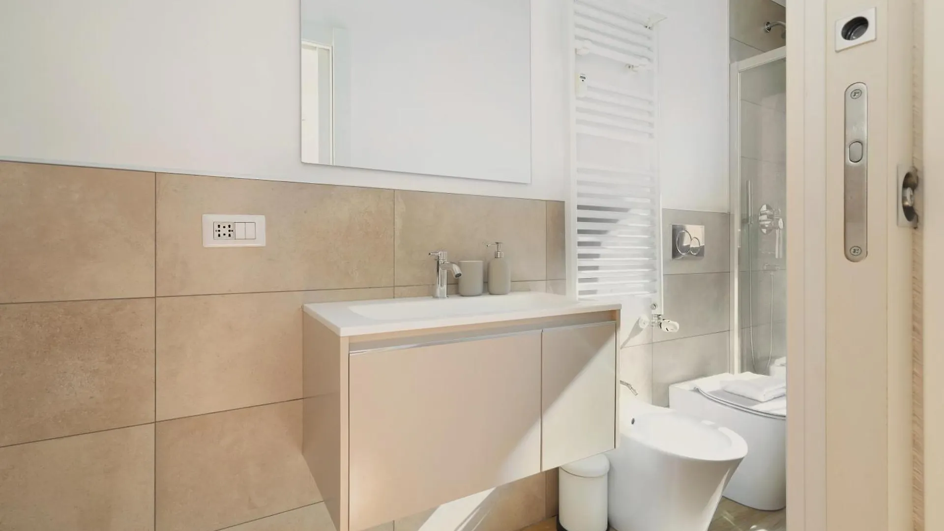 Just Urban Stays - Bright And Functional Apartment - Corso Genova Milan