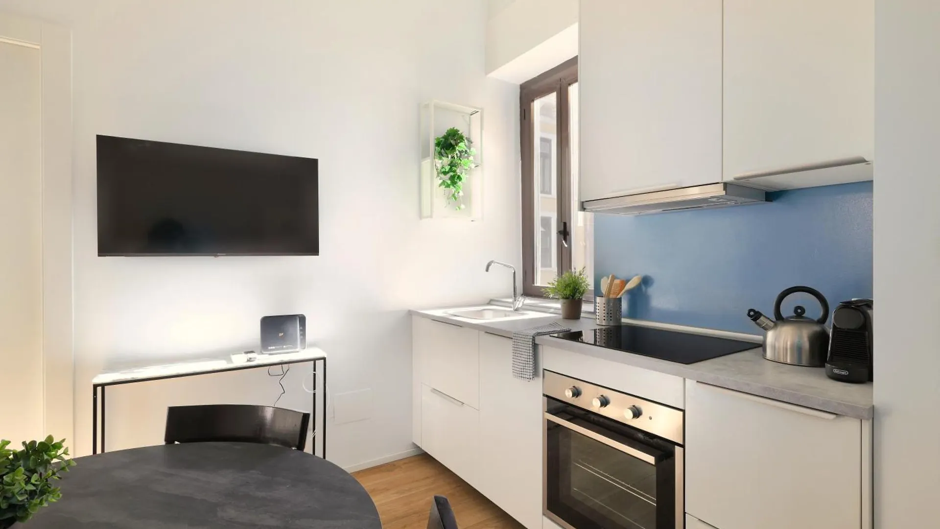 Just Urban Stays - Bright And Functional Apartment - Corso Genova Milan Italy